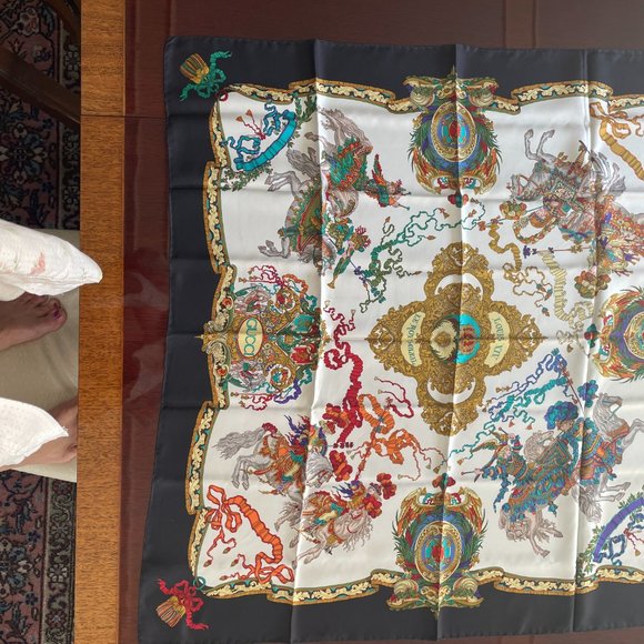 Gucci Silk Scarf Louis IV  Pristine - Picture 3 of 5